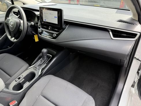 Used 2025 Toyota Corolla LE FWD image 12
