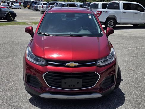 Used 2021 Chevrolet Trax LT w/ LT Convenience Package FWD image 3