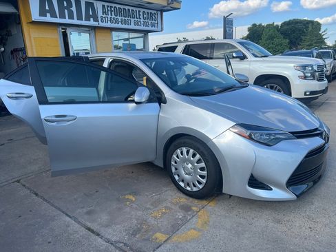 Used 2017 Toyota Corolla LE FWD image 7