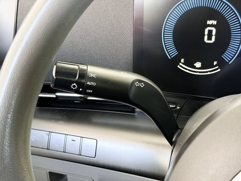 Used 2025 Hyundai Kona SE FWD image 14