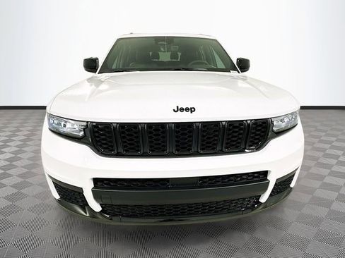 New 2025 Jeep Grand Cherokee L Altitude image 2