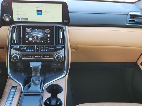 Used 2025 Lexus LX 600 4WD w/ Luxury Package image 34