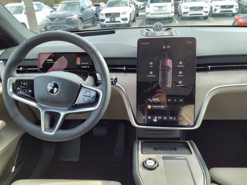 New 2025 Volvo EX90 Ultra image 12