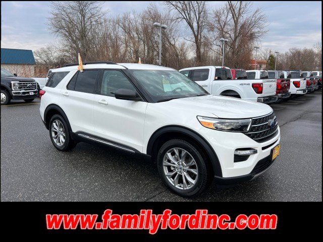 Certified 2022 Ford Explorer XLT w/ Equipment Group 202A AWD/4WD image 1