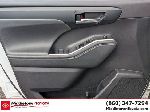 Used 2023 Toyota Highlander XSE AWD/4WD image 5