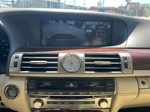 Used 2013 Lexus LS 460 w/ Comfort Pkg RWD image 21