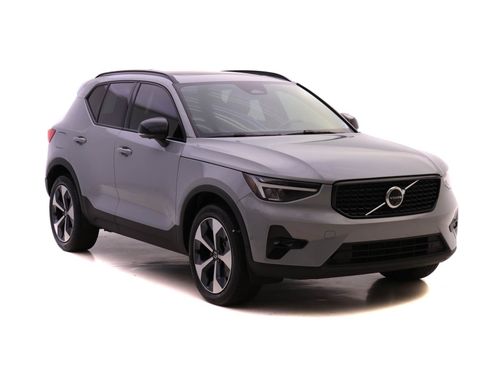 Certified 2024 Volvo XC40 B5 Plus image 2