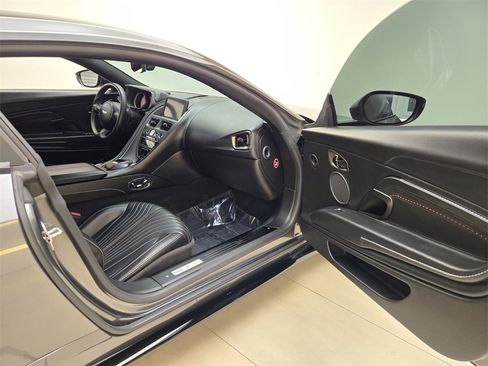 Used 2020 Aston Martin DB11 Coupe image 21