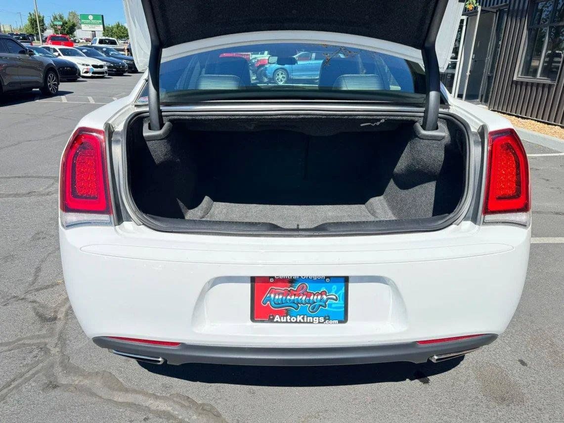 Used 2019 Chrysler 300 S AWD/4WD image 23