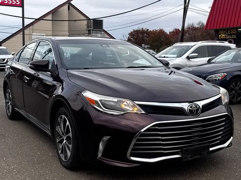 Used 2018 Toyota Avalon XLE Premium image 3