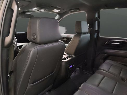 Used 2025 Chevrolet Suburban Z71 AWD/4WD image 16