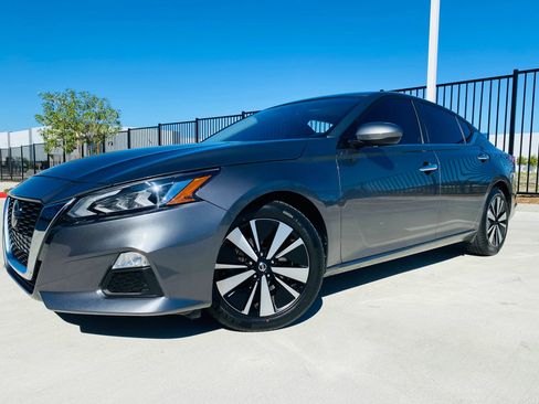 Used 2022 Nissan Altima 2.5 SV image 1