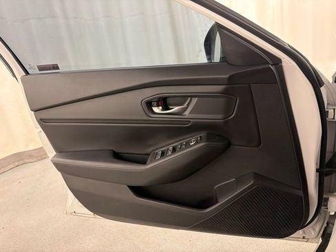Used 2025 Honda Accord Sport image 24
