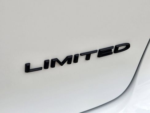 New 2027 Chrysler Pacifica Limited w/ Family Tech Group FWD image 12