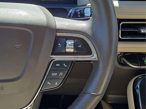 Used 2023 Lincoln Nautilus FWD w/ Premium Package image 18