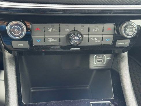 New 2026 Jeep Compass Latitude image 16