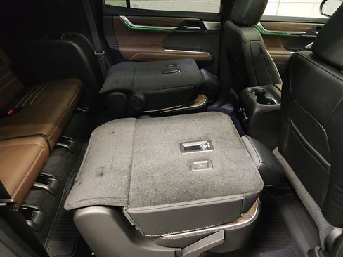 New 2026 GMC Acadia Denali Ultimate w/ LPO, Floor Liner Package image 13