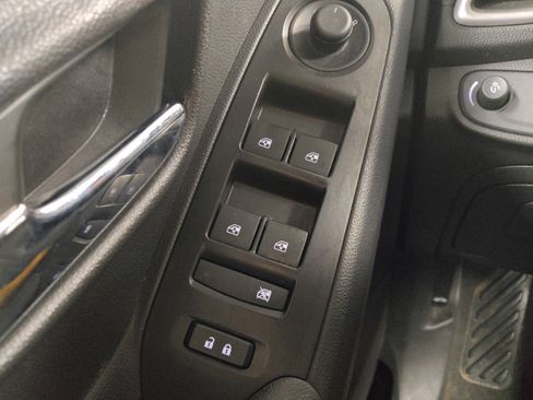 Used 2019 Chevrolet Trax LT w/ LT Convenience Package image 27