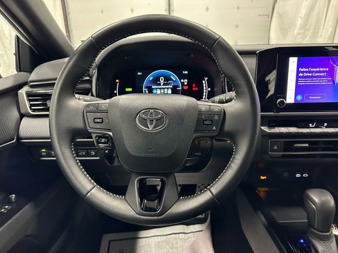 Used 2025 Toyota Camry SE image 18