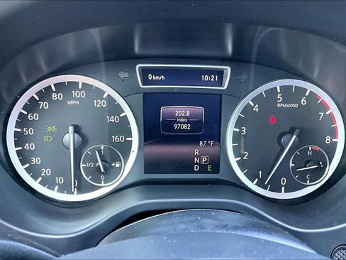 Used 2017 INFINITI QX30 Premium w/ Navigation Package FWD image 13