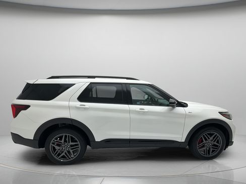 Used 2025 Ford Explorer ST-Line w/ ST-Line Street Pack AWD/4WD image 6