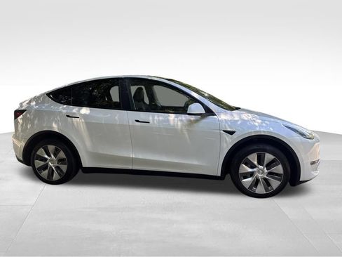 Used 2023 Tesla Model Y Long Range AWD/4WD image 7