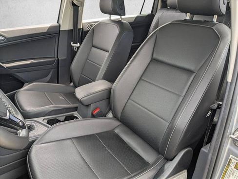 Used 2021 Volkswagen Tiguan SE w/ Panoramic Sunroof Package FWD image 16