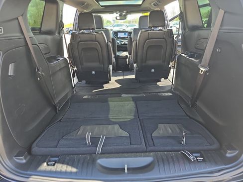 Used 2025 Chrysler Pacifica Limited FWD image 14