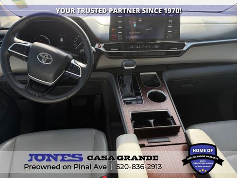 Used 2023 Toyota Sienna XLE image 10