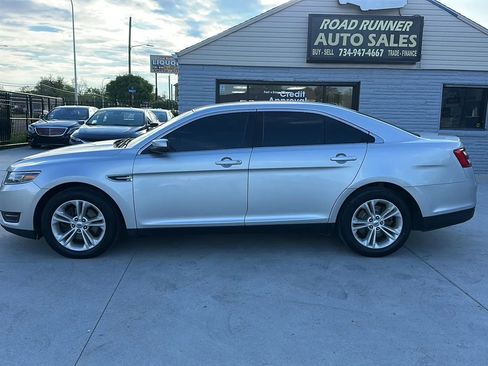 Used 2015 Ford Taurus SEL image 8