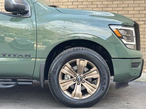Used 2024 Nissan Titan SV w/ SV Bronze Edition Package image 7
