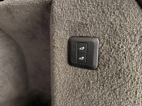 Used 2020 Land Rover Range Rover Sport SE image 21