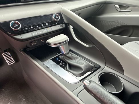 Certified 2025 Hyundai Elantra Sport image 29