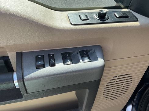 Used 2013 Ford F250 Lariat w/ Lariat Interior Pkg AWD/4WD image 22