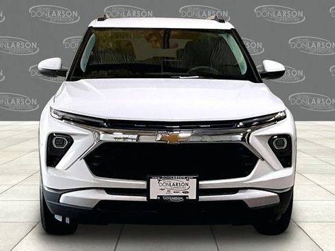 Used 2025 Chevrolet TrailBlazer LT AWD/4WD image 2