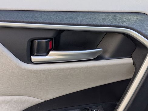 Used 2025 Toyota RAV4 XLE Premium image 12