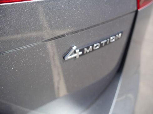 Used 2023 Volkswagen Tiguan SE w/ Panoramic Sunroof Package AWD/4WD image 11