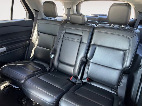 Used 2023 Ford Explorer XLT w/ Equipment Group 202A image 13