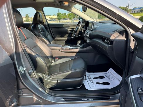 Used 2022 Nissan Sentra SR w/ SR Premium Package FWD image 13
