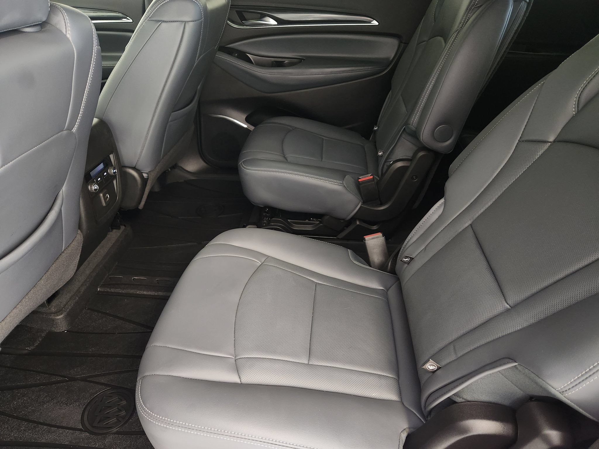 Used 2023 Buick Enclave Essence FWD image 32