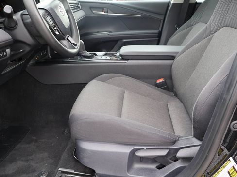 Used 2025 Toyota Camry LE FWD image 10