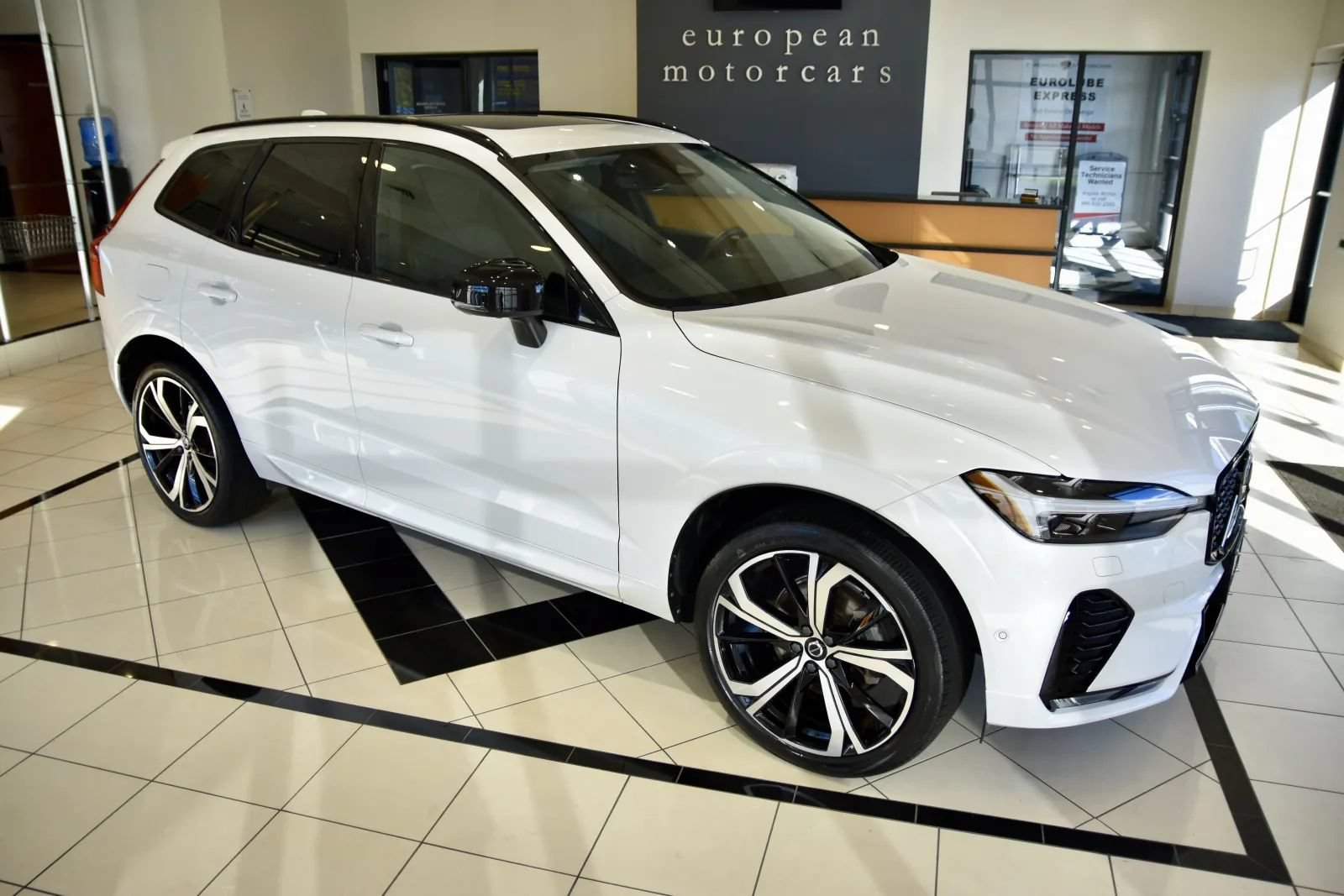 Used 2024 Volvo XC60 B5 Ultimate w/ Climate Package AWD/4WD image 7