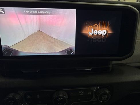 New 2025 Jeep Gladiator Sport image 18