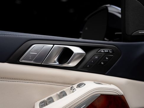 Used 2022 BMW ALPINA XB7 AWD/4WD image 60