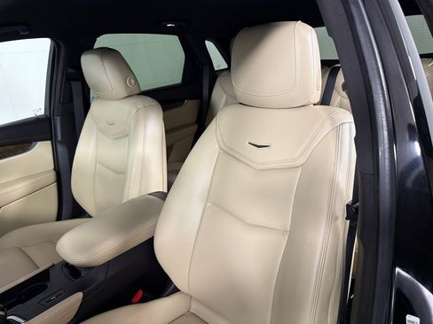 Used 2017 Cadillac XT5 FWD image 10