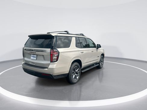 Used 2022 Chevrolet Tahoe Z71 w/ Luxury Package AWD/4WD image 9