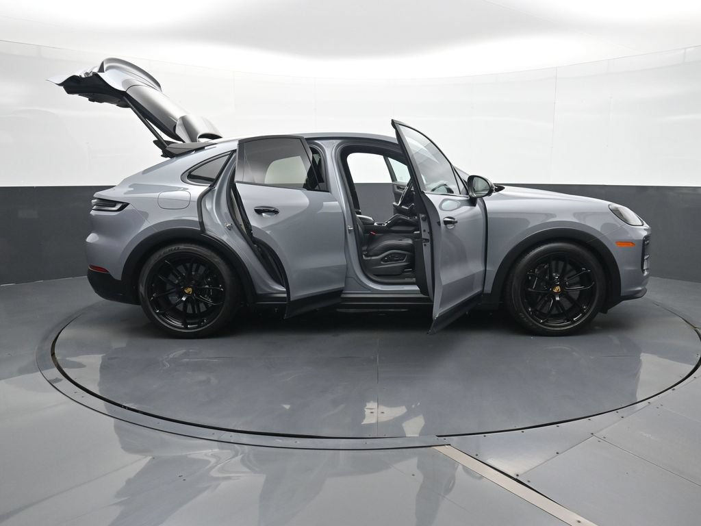 Certified 2024 Porsche Cayenne Turbo GT AWD/4WD image 32