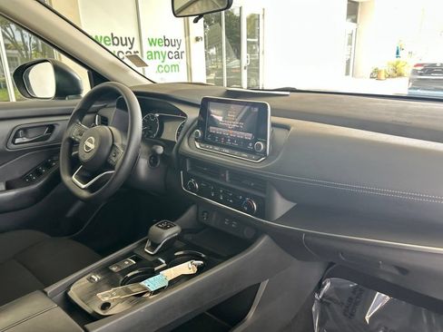 Used 2024 Nissan Rogue S FWD image 21