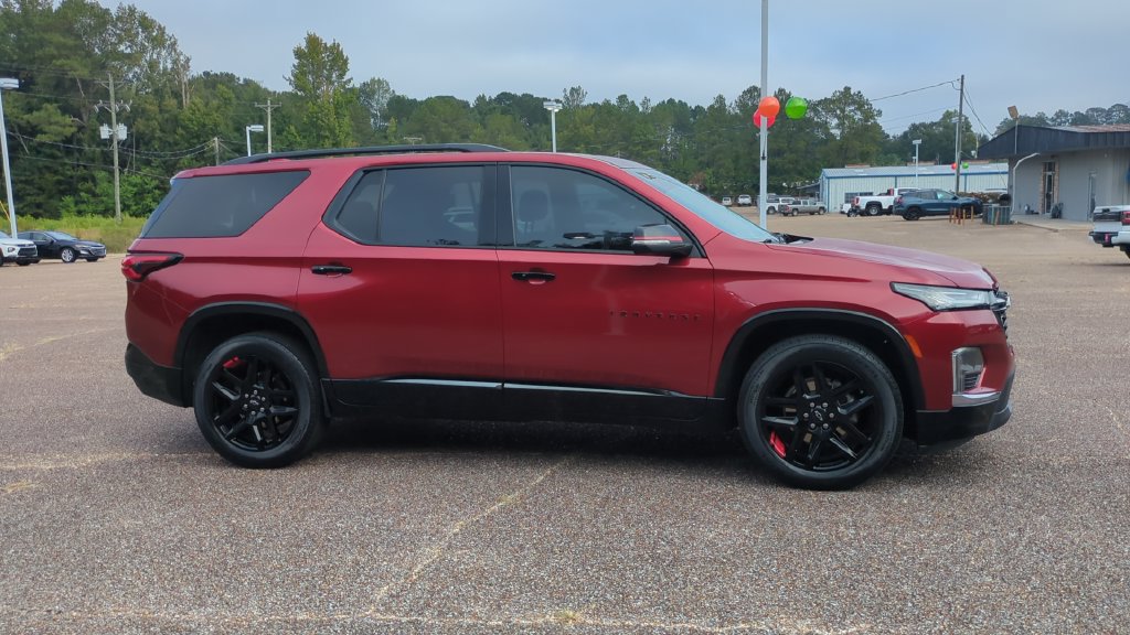 Used 2022 Chevrolet Traverse Premier w/ Redline Edition FWD image 4