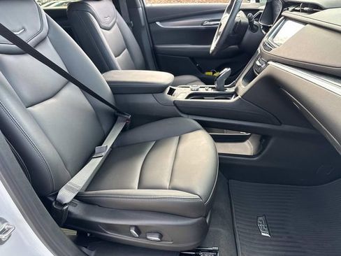 Used 2024 Cadillac XT6 Luxury FWD image 9